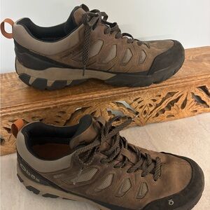 Men's Brown Athletic Shoes with Black Accents
